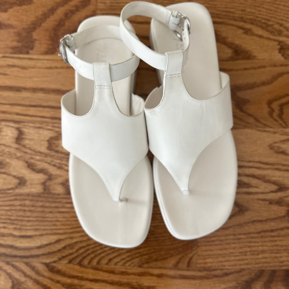 27 Edit Naturalizer Beck White Leather Women's Flat Sandals, Sz 8 Preowned, perf